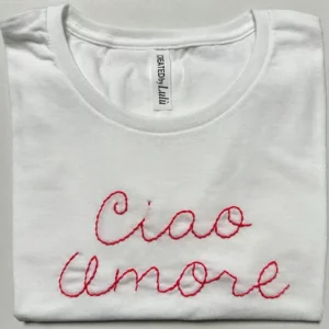 T-shirt bianca 100% cotone con scritta ricamata a mano "ciao amore"