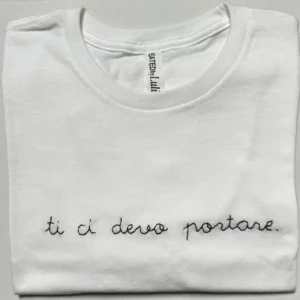 T-shirt bianca 100% cotone con scritta ricamata a mano “ti ci devo portare"