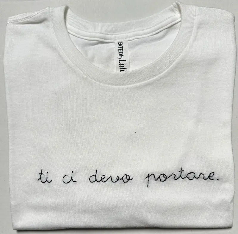 T-shirt bianca 100% cotone con scritta ricamata a mano “ti ci devo portare"